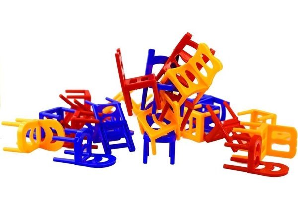 Fallende Stühle Puzzle Farbiges Turmspiel