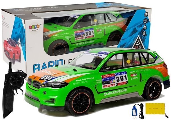 Sportwagen R / C 1:10 2.4G Grün