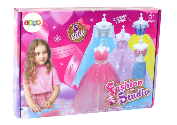 Kreatives künstlerisches Set zum Gestalten von Kleidern