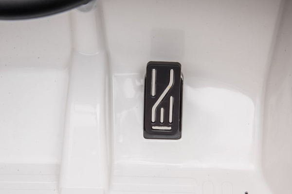 Batteriebetriebenes Auto Mercedes DK-MT950 4x4 Weiß