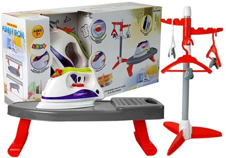 Batterien aufbügeln. Tafel. Stehen Sie mit Kleiderbügeln