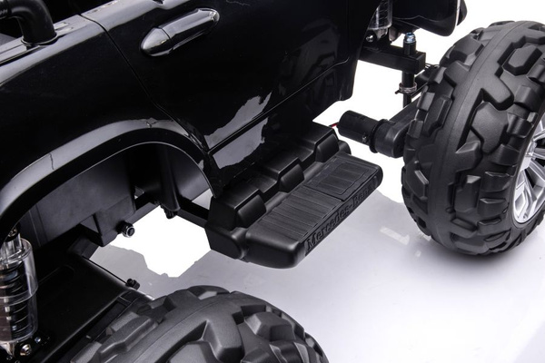 Battery-powered car Mercedes DK-MT950 Black