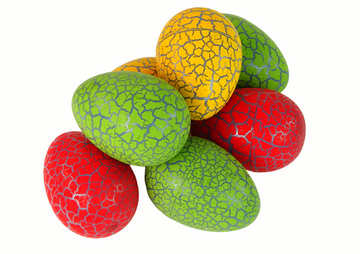 Großes Dinosaurier-Ei, das Dinosaurier ausbrütet