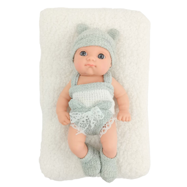 Babypuppe mit Decke, weiß-grauem Outfit, Mütze, 18 cm