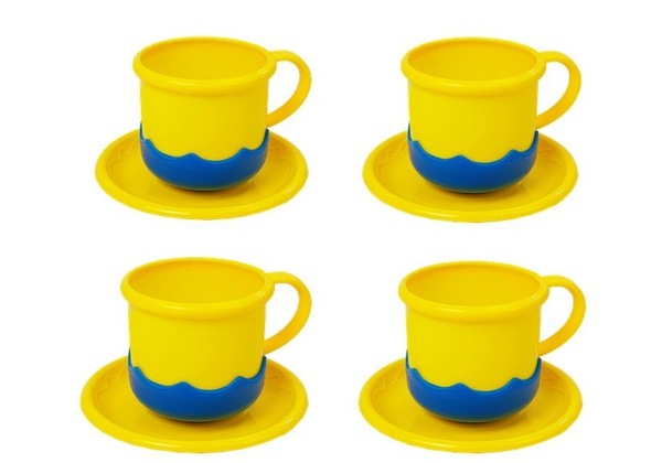 Set mit Plastikgeschirr für den kleinen Koch