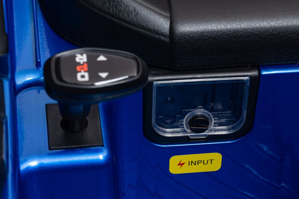 Batteriebetriebenes Auto Mercedes CLA 45s AMG Blau lackiert 4x4