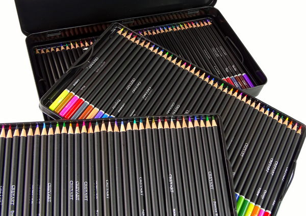 Set mit 120 Art Crayons Metallbehältern