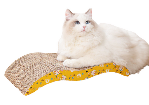 Ökologischer Kratzbaum und Katzenliege aus Pappe