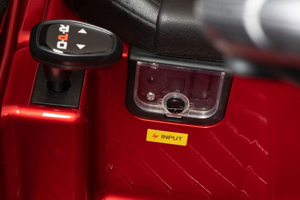 Batteriebetriebenes Auto Mercedes CLA 45s AMG Rot lackiert 4x4