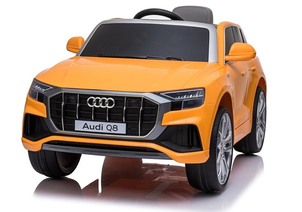 Fahrt mit dem Auto Audi Q8 JJ2066 Gelb lackiert