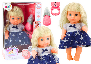 Puppe im marineblauen Kleid pinkelt mit Flaschenrasselgeräuschen