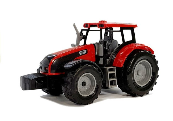 Traktor mit Anhänger, Rechen und rotem Tankwagen