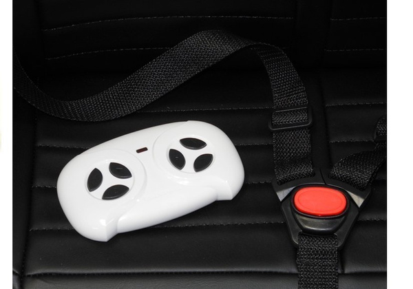 Kinderfahrzeug Mercedes Unimog Rot