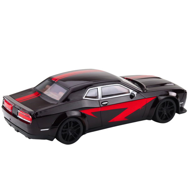 Sportwagen-Antrieb, glänzende Karosserie, schwarze und rote Linien