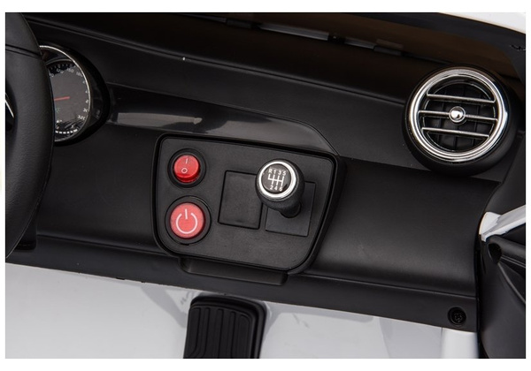 Kinderfahrzeug Mercedes GLC 63S Weiß