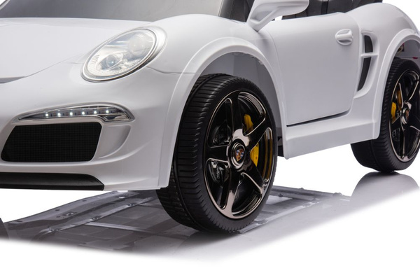 Battery-powered Car S322 White 4x4