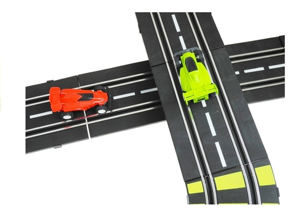 Rennbahn Super Truck Netzteil Rundenzähler 2 Fahrzeuge Spielzeug für Kinder 3+