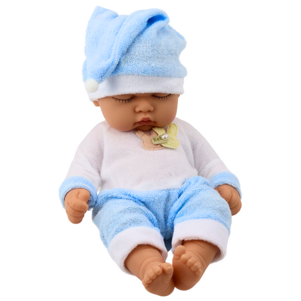 Schlafende Babypuppe in blauer Pyjamamütze mit Bommel