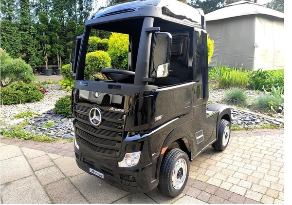 Elektroauto Mercedes Actros Schwarz lackiert MP4