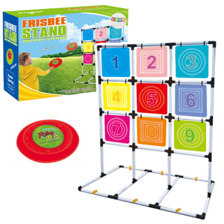 Arcade-Spiel: Werfen eines Frisbee-Diskus auf einen Ziel-Hausgarten