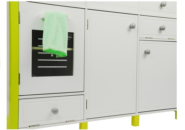 Aufklappbare Elemente der hölzernen Kinderküche Paula in Grün und Weiß