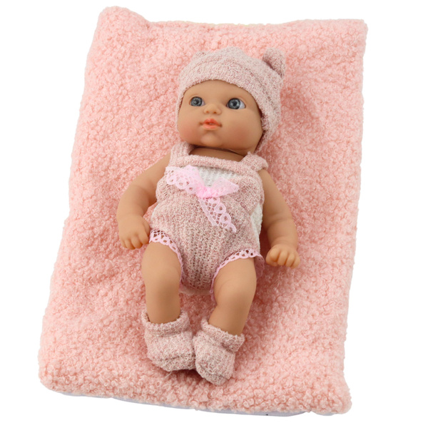 Babypuppe mit Decke, weiß-rosa Kleidung, Mütze, 18 cm
