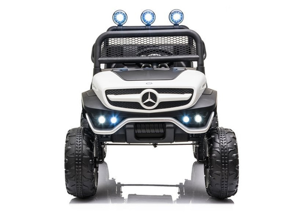 Auto Mercedes Unimog S Weiß