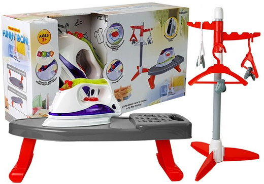 Batterien aufbügeln. Tafel. Stehen Sie mit Kleiderbügeln